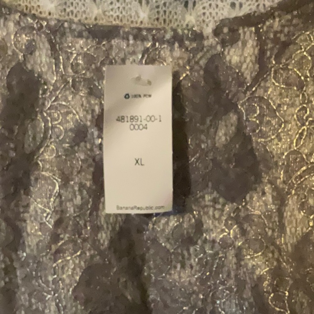 Banana Republic Silver Floral Bonded Lace Blouse, Size XL, NWT - Picture 3 of 4